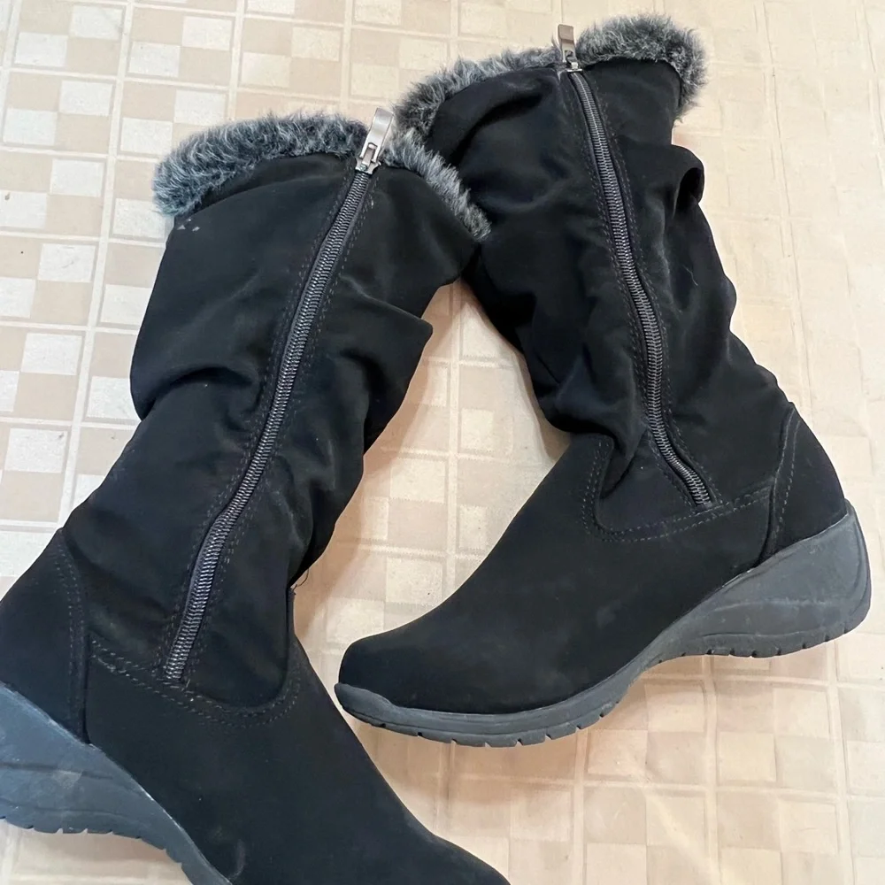 Weatherproof Boots Women 6.5M zip sides 12” tall suede Faux Fur Winter Adventura